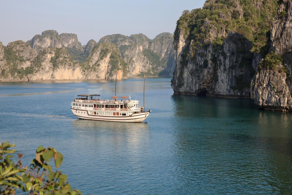 Hotel Garden Bay Luxury Cruise Hạ Long Exterior foto