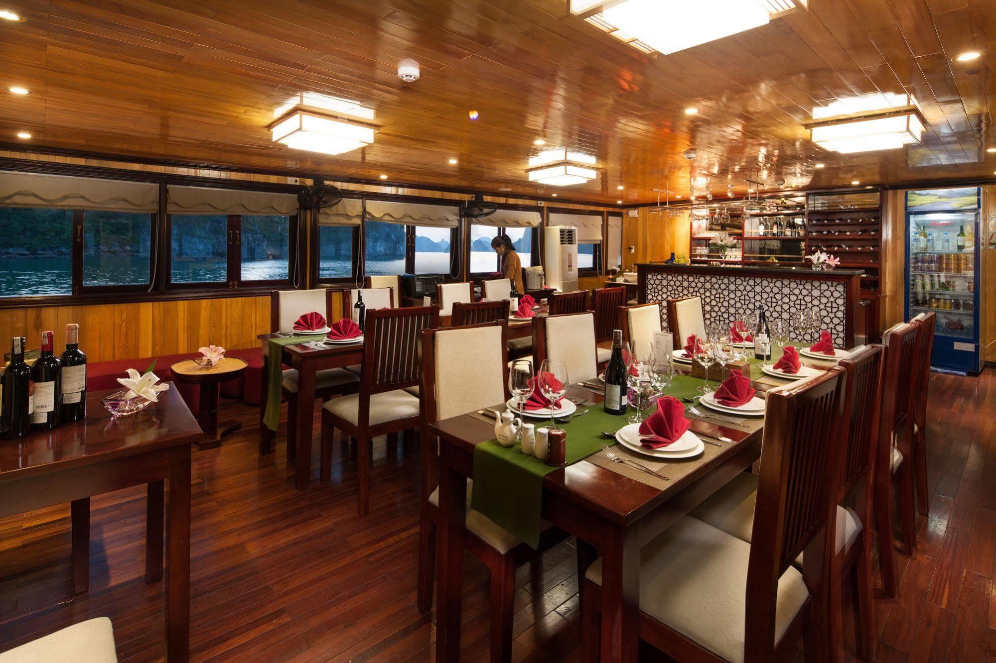 Hotel Garden Bay Luxury Cruise Hạ Long Exterior foto