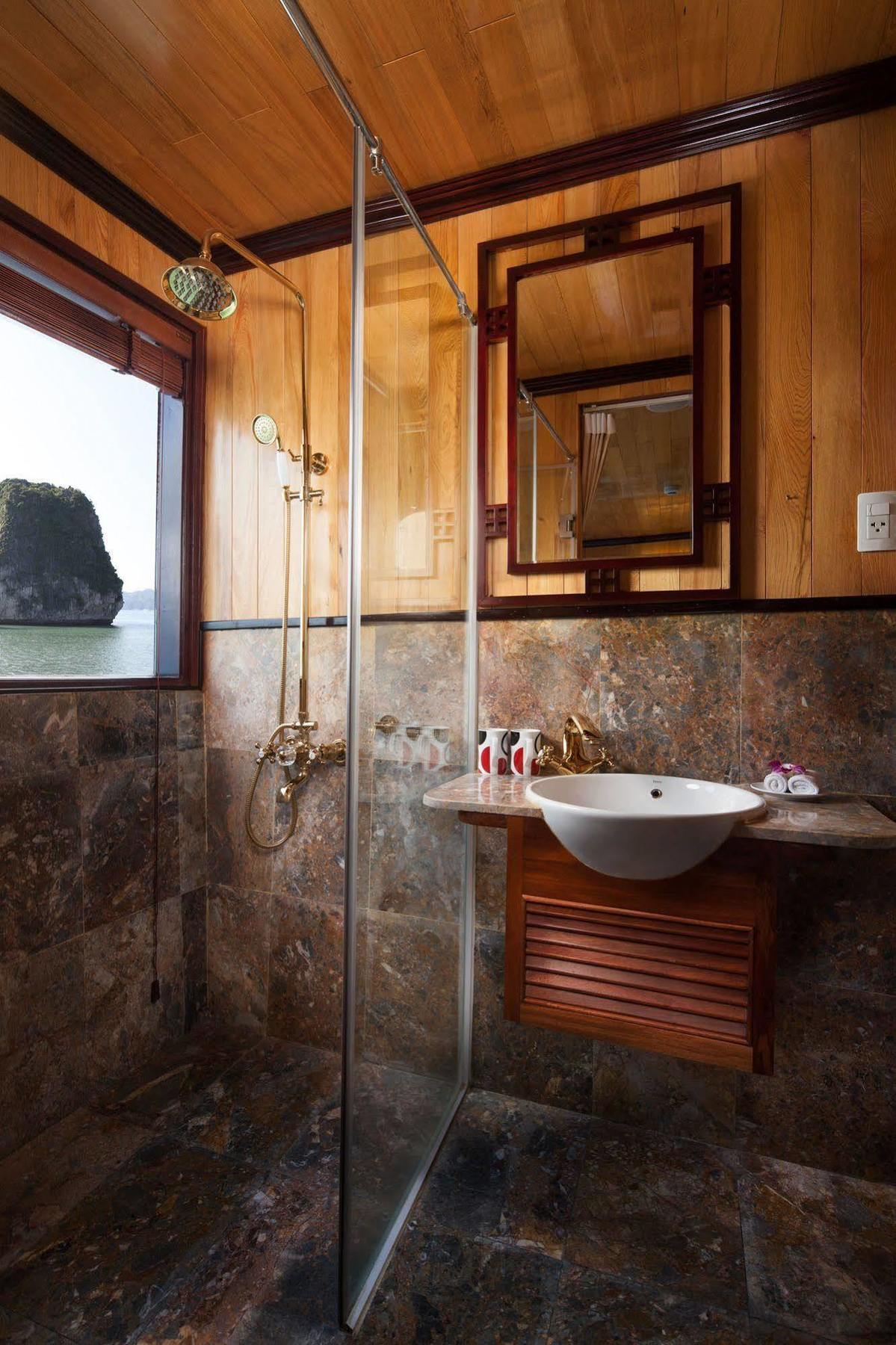Hotel Garden Bay Luxury Cruise Hạ Long Exterior foto