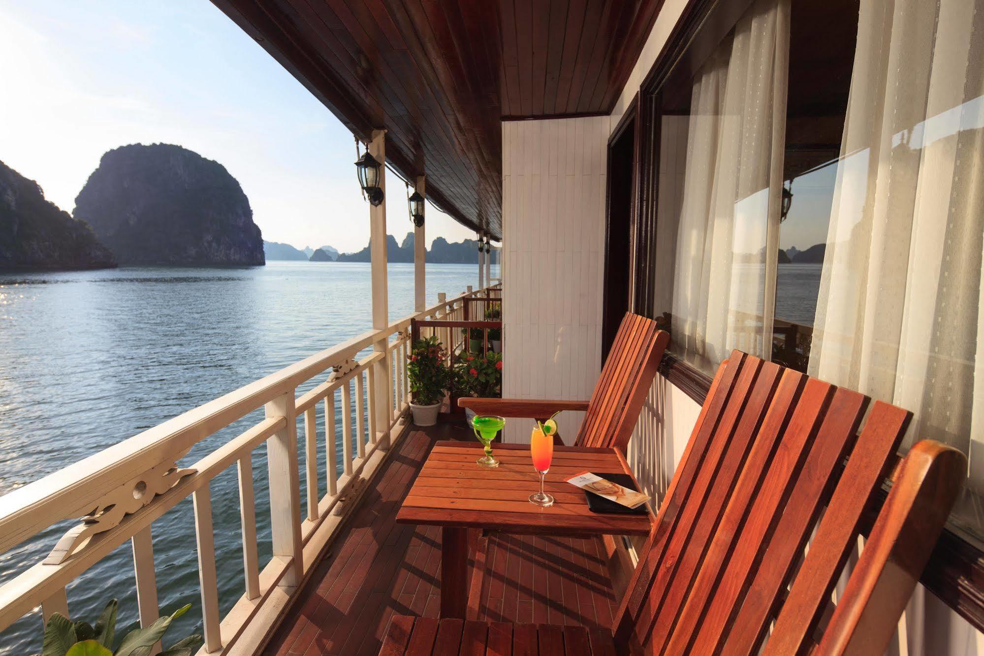 Hotel Garden Bay Luxury Cruise Hạ Long Exterior foto