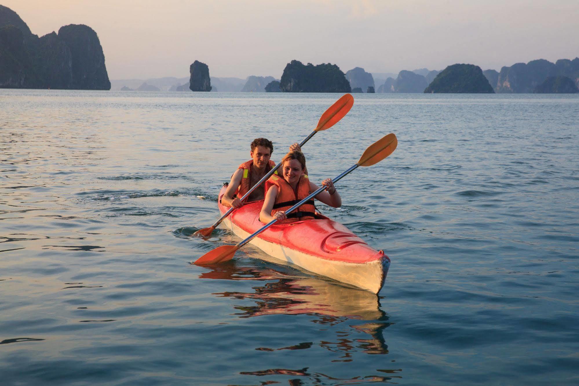 Hotel Garden Bay Luxury Cruise Hạ Long Exterior foto