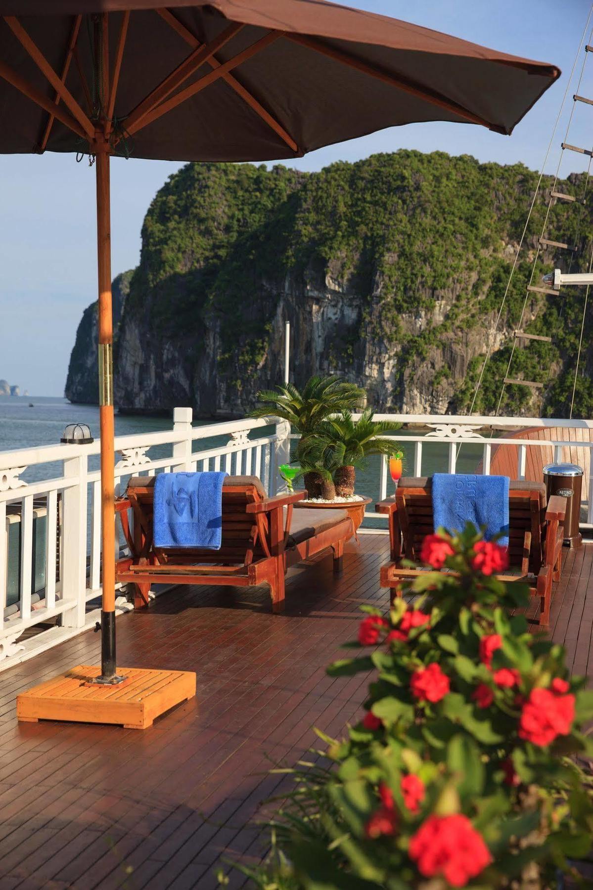 Hotel Garden Bay Luxury Cruise Hạ Long Exterior foto