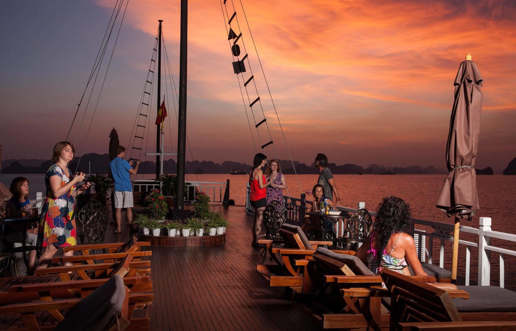 Hotel Garden Bay Luxury Cruise Hạ Long Exterior foto
